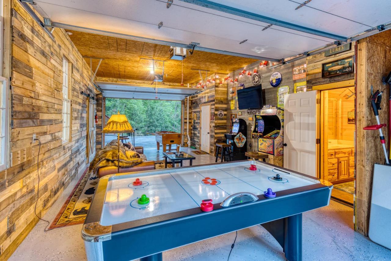 Trout N' About Your Blue Ridge Mountains Retreat, Hot Tub + Game Room! Ellijay Exterior foto