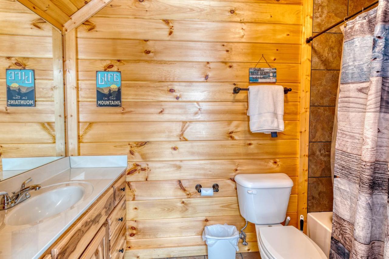 Trout N' About Your Blue Ridge Mountains Retreat, Hot Tub + Game Room! Ellijay Exterior foto